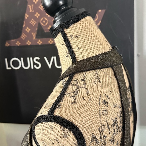 🆕Alexa B Nites Halter Gold Dress - Picture 9 of 16